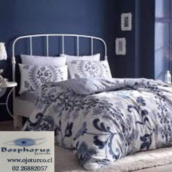 Set de cama flor azul .