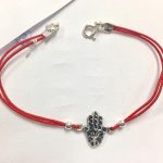 Pulsera plata hilo rojo  Mano