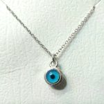 Collar plata ojo turco pequeño.