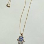 Collar Mano ojo turco latón baño oro.