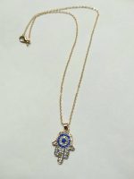 Collar Mano ojo turco latón baño oro.