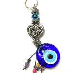 llavero o accesorio espejo auto vidrio ojo turco corazón