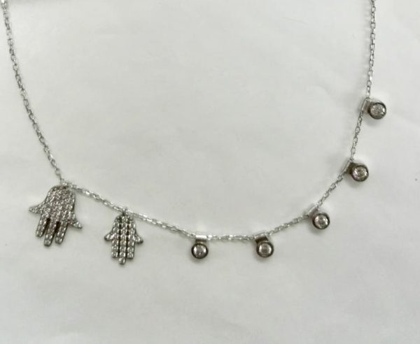 Collar plata  manos Fatima diseño.